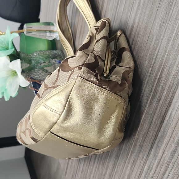 COACH LARGE 3 COMPARTMENT MONOGRAM GOLD LEATHER ACCENT WITH KISSLOCK - Picture 7 of 13